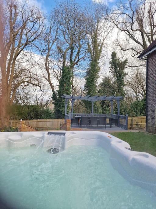 Large Coastal Cottage, Private Indoor Pool, Hut Tub, Sauna And Steam Pod Weymouth Exterior photo